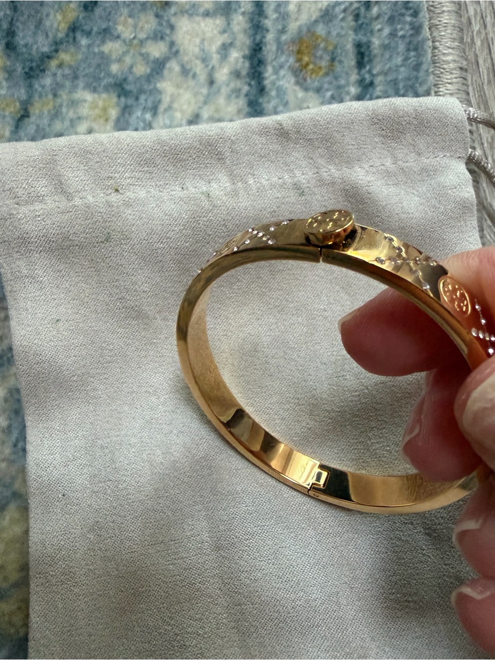 Tory Burch T MONOGRAM PAVE HINGE BRACELET Tory Gold/Crystal luxury designer - Picture 5 of 7